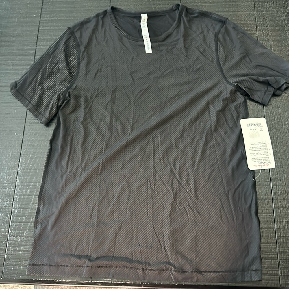 COPY - Men's Lululemon on the mat T size large